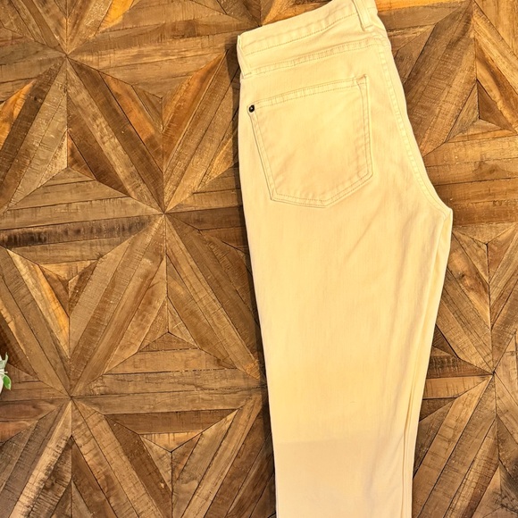 Like New Cream Yoga Jeans Size 29 Mid Rise, Natural Stretch. - Picture 7 of 10